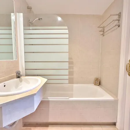 Skol 412. Renovated Two Bedrooms Duplex With Sea View. 马尔韦利亚