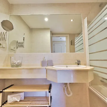 公寓 Skol 412. Renovated Two Bedrooms Duplex With Sea View. 马尔韦利亚